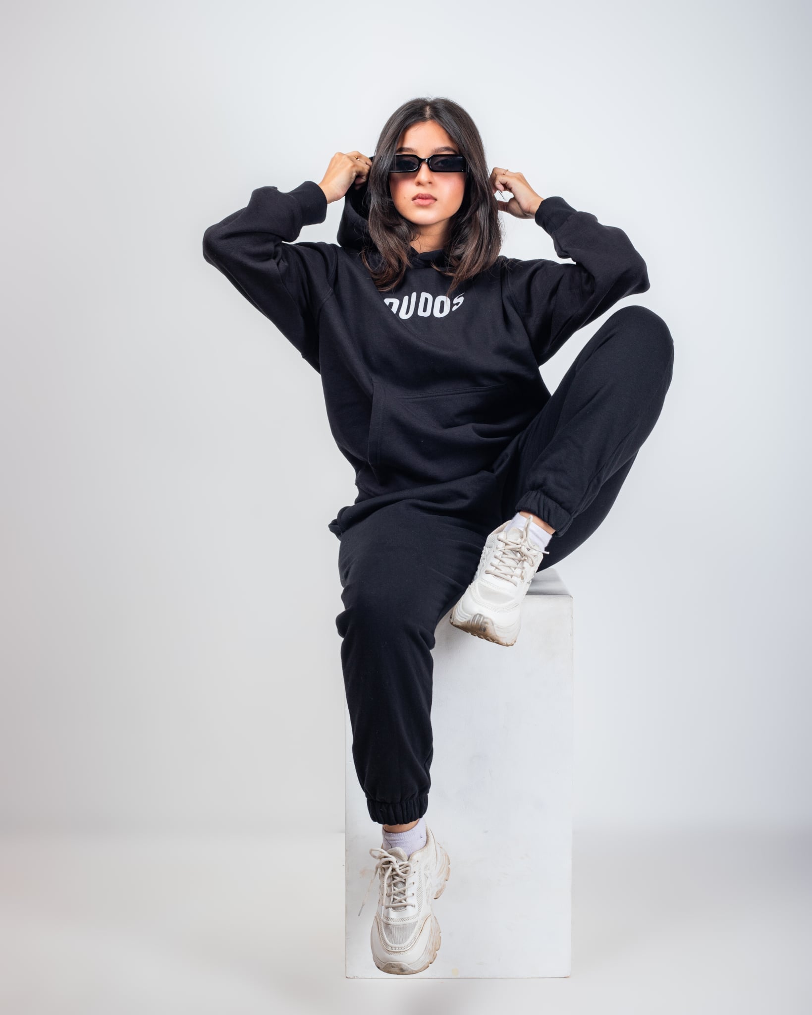 WOMEN'S OVERSIZED BLACK HOODIE