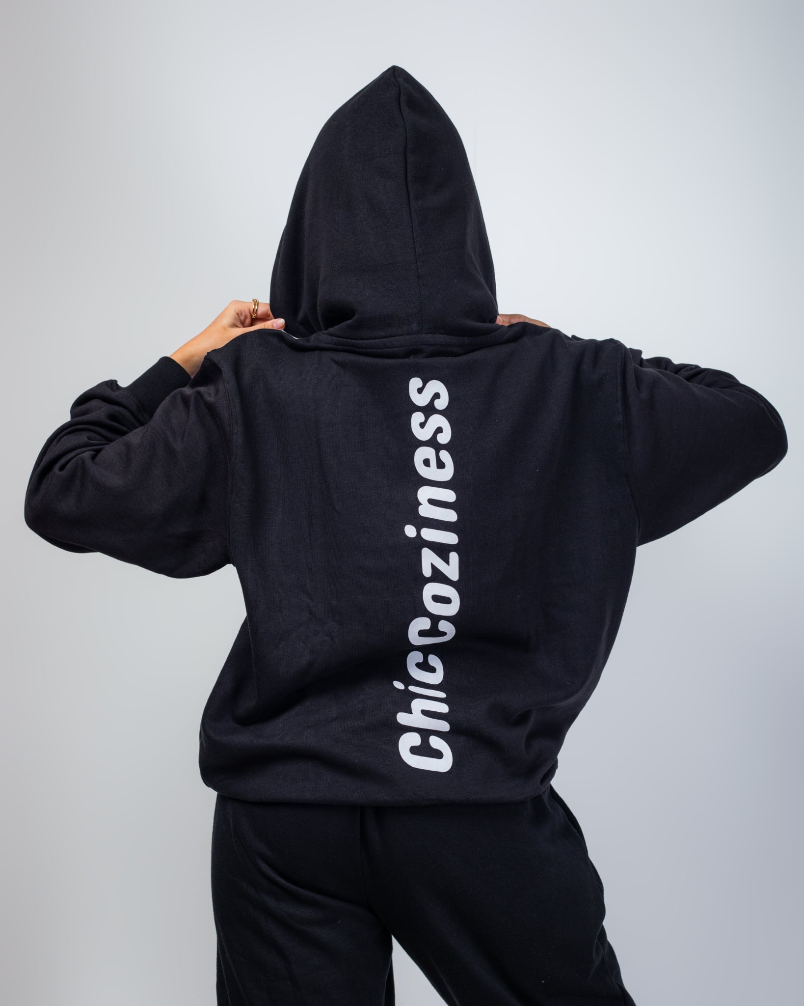 WOMEN'S OVERSIZED BLACK HOODIE