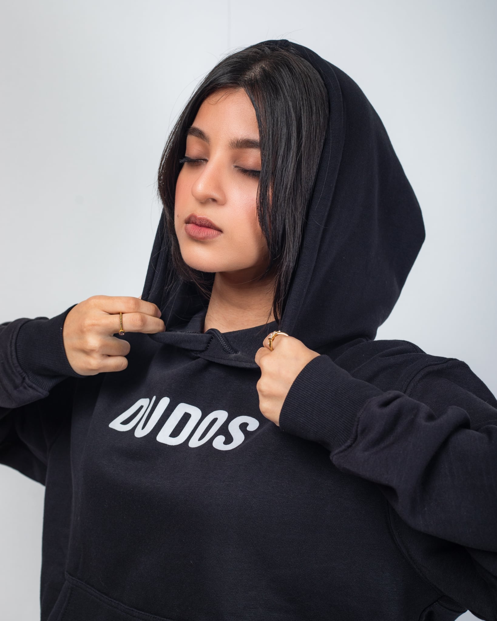 WOMEN'S OVERSIZED BLACK HOODIE