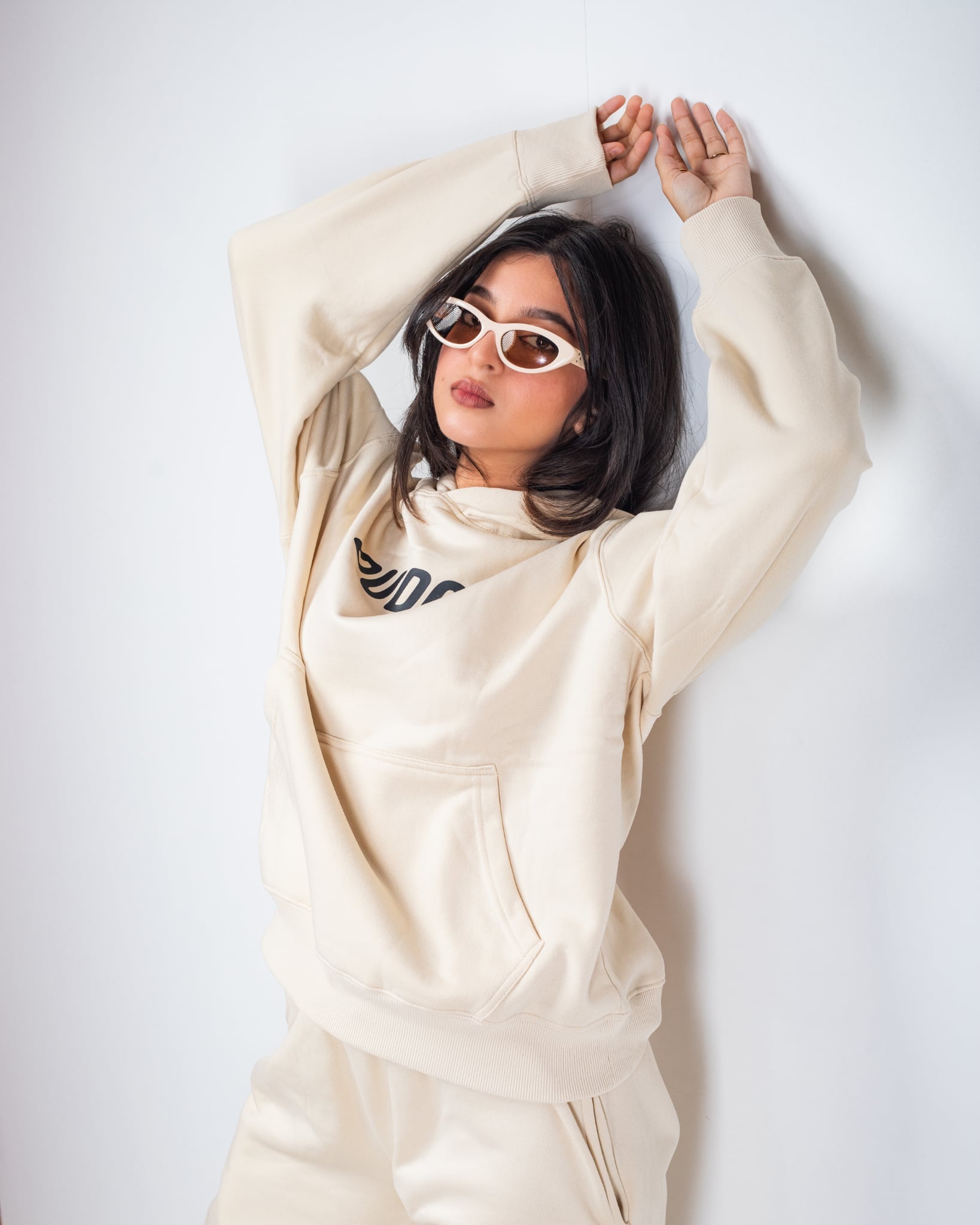 WOMEN'S OVERSIZED OFF-WHITE HOODIE