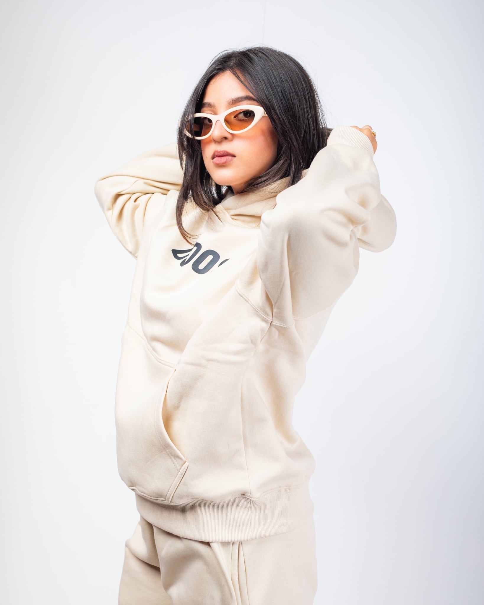WOMEN'S OVERSIZED OFF-WHITE HOODIE